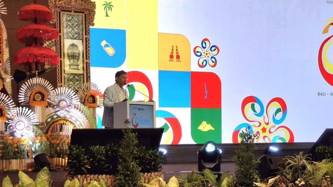 Jaringan Produsen Vaksin Negara Berkembang (DCVMN) menyerukan aksi kolektif untuk mengatasi Tantangan Vaksin Global, dengan Bio Farma menjadi tuan rumah penting. Siapa perwakilan Indonesia yang kini memimpin?