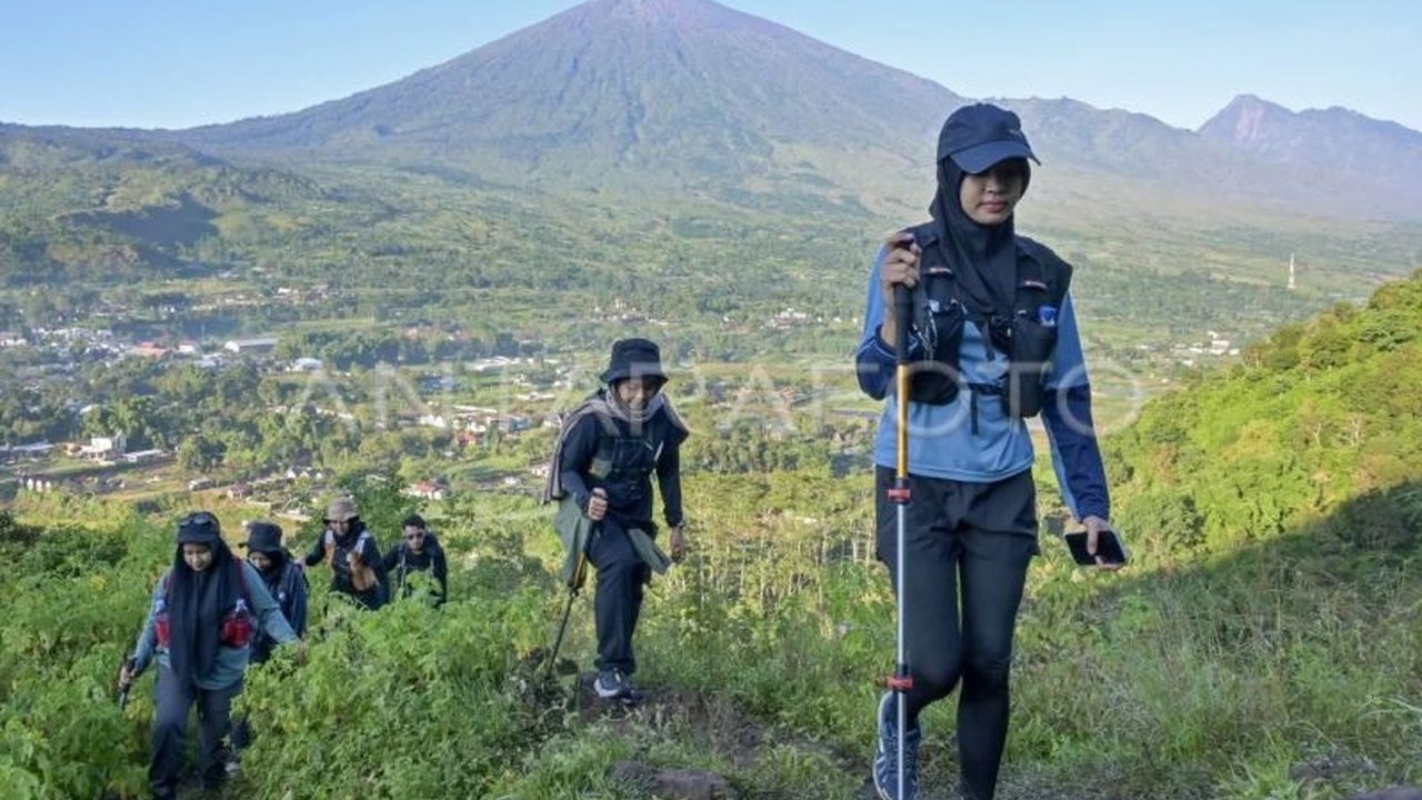 Mulai 3 November 2025, Kenaikan Tarif Rinjani akan diberlakukan. Kebijakan ini bukan hanya soal harga, tetapi upaya serius menjadikan pendakian lebih aman, lestari, dan berkelas dunia. Apa saja perubahannya?