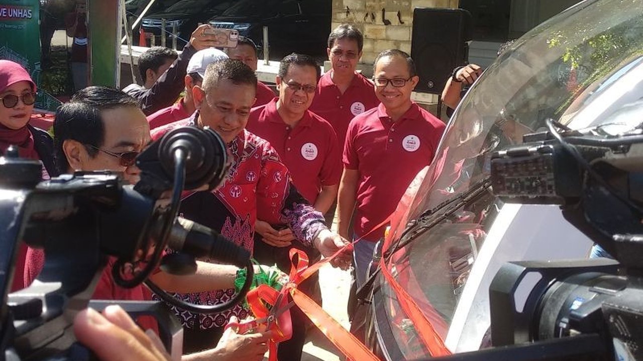 Universitas Hasanuddin (Unhas) meluncurkan Mobil Listrik Engi-Move Unhas sebagai langkah konkret menuju kampus bebas emisi, sekaligus mendukung program kendaraan ramah lingkungan.