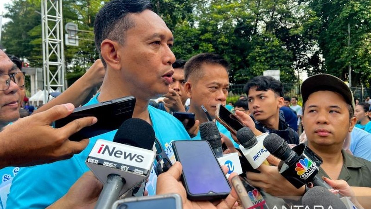 Dirut Perum Bulog Ahmad Rizal Ramdhani memastikan kualitas Beras Bulog yang didistribusikan berasal dari petani lokal, sehat, dan layak konsumsi, didukung stok tertinggi sepanjang sejarah.