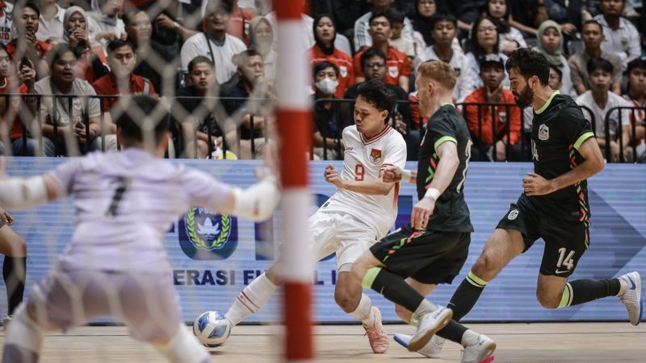 Ketua FFI, Michael Sianipar, mengapresiasi dukungan PSSI dan Kemenpora yang krusial bagi kemajuan pesat Futsal Indonesia. Kemenangan atas Australia jadi bukti nyata.
