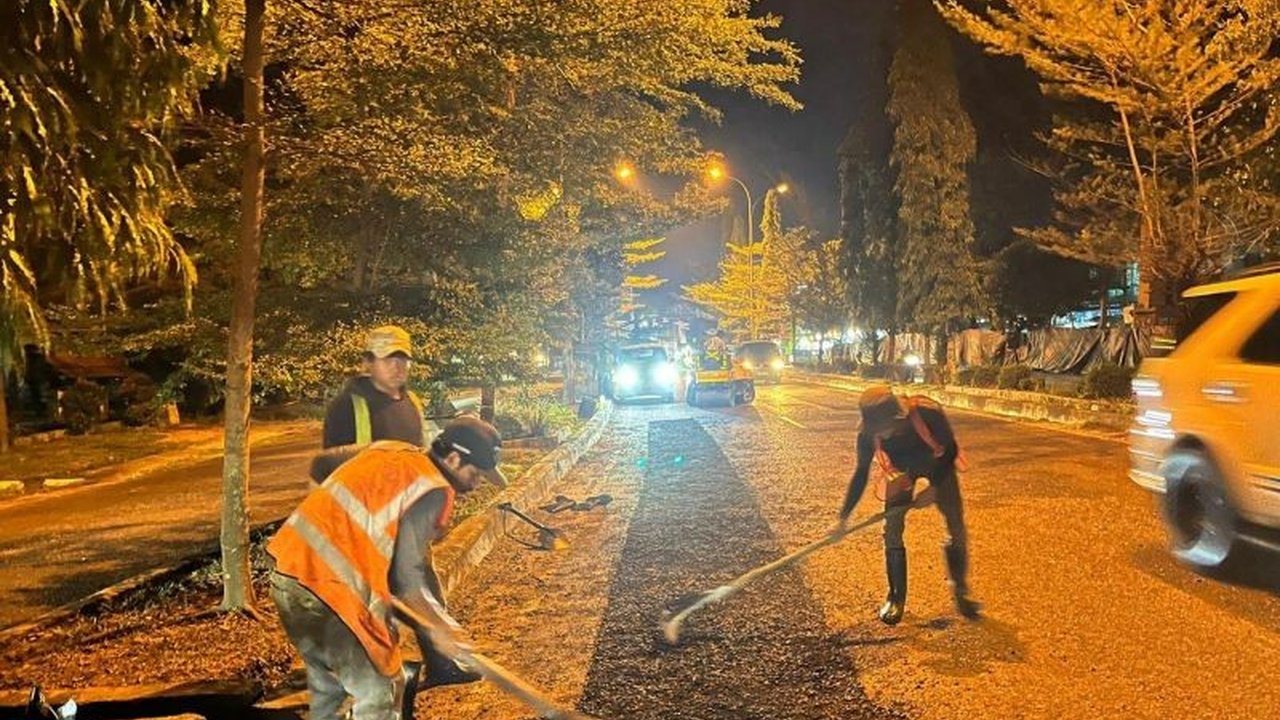 BPJN Jambi terus berkomitmen menjaga kondisi jalan nasional tetap mantap. Simak bagaimana upaya Pemeliharaan Jalan Nasional Jambi ini mendukung mobilitas dan ekonomi di Sumatera!