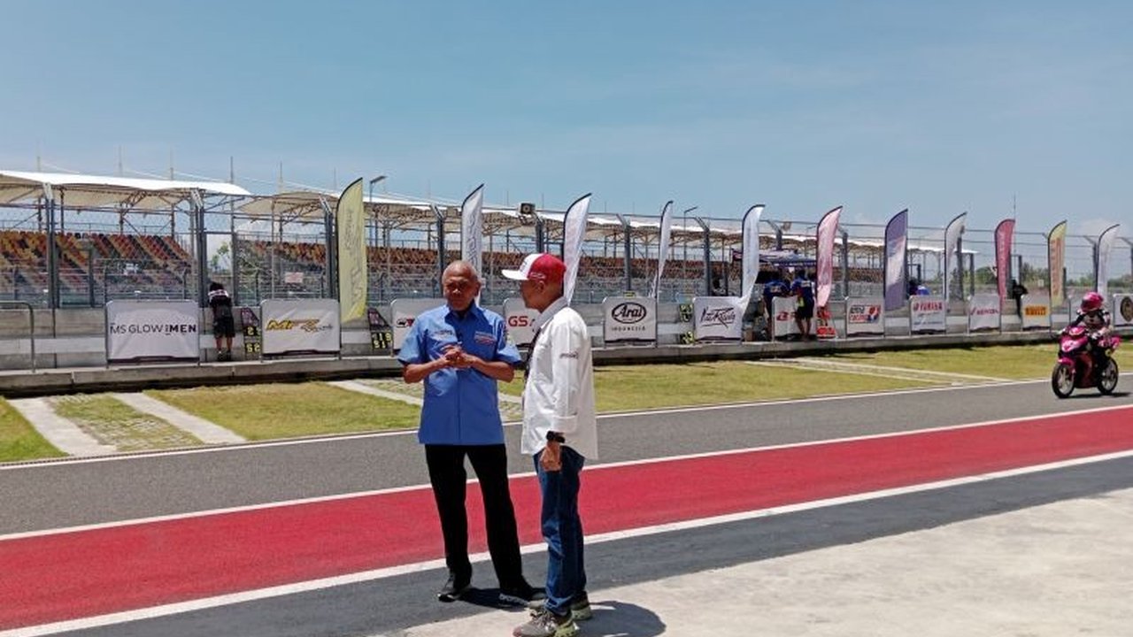 PT Pertamina kembali menegaskan komitmennya mendukung Mandalika Racing Series (MRS) 2025 di Sirkuit Mandalika. Pertamina Dukung MRS Mandalika sebagai wujud nyata dorongan kemajuan otomotif nasional.