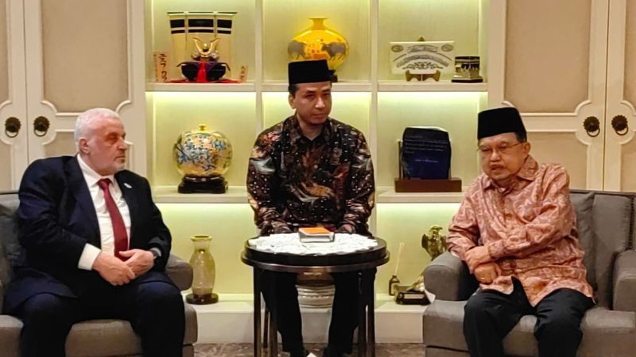 Menteri Wakaf Suriah Muhammad Abu Khoiri Syukri menyebut Jusuf Kalla sebagai sosok perdamaian dunia yang inspiratif, mendorong rekonsiliasi dan kemajuan Suriah.