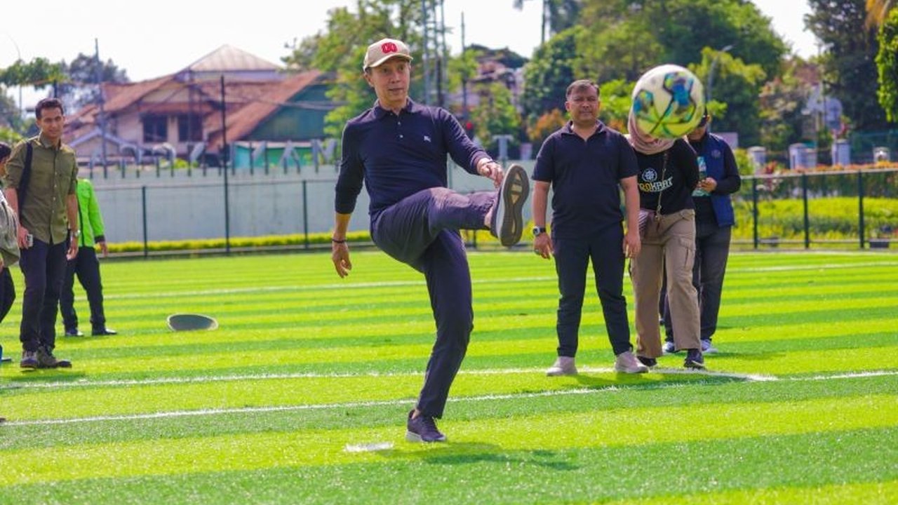 Revitalisasi Taman Manunggal Bogor telah tuntas, menghadirkan fasilitas modern seperti mini soccer dan area bermain anak yang siap menyambut masyarakat. Penasaran dengan wajah barunya?