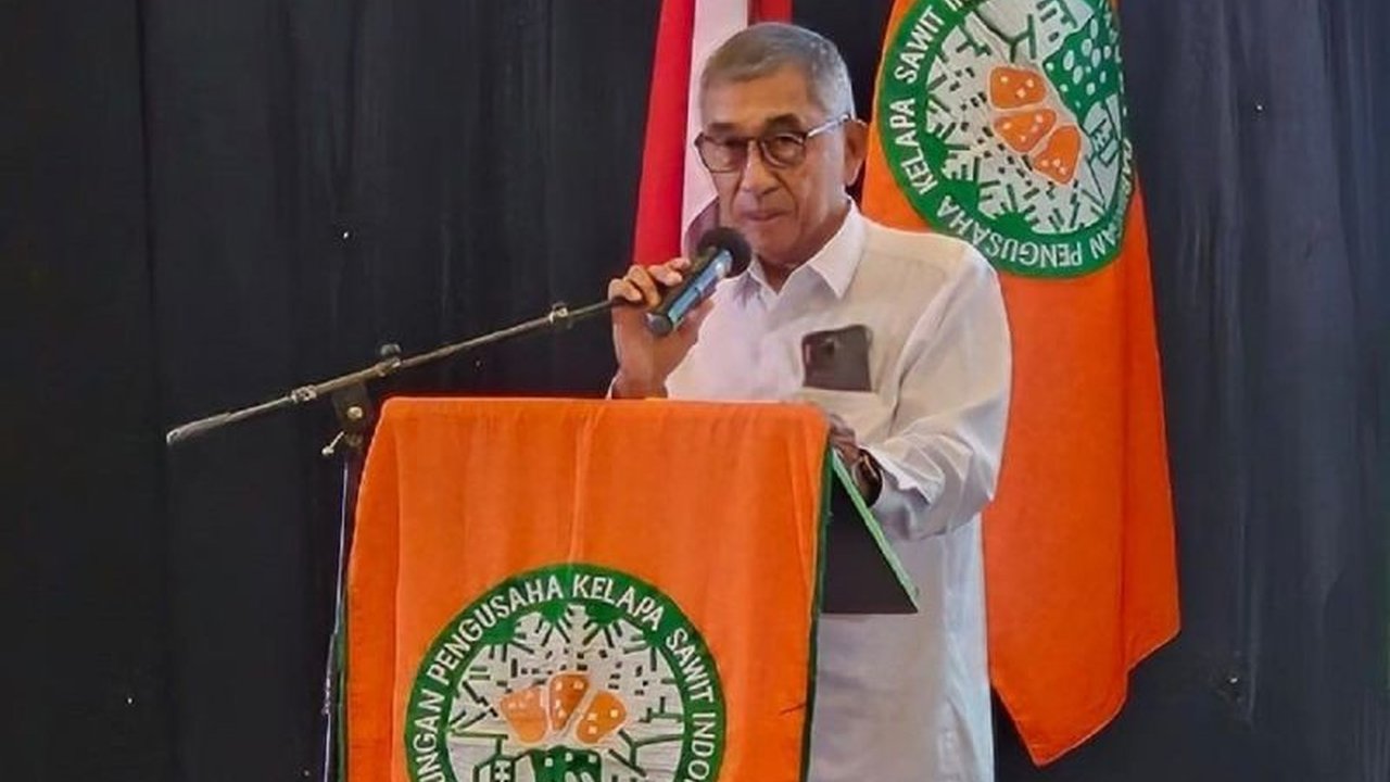 BPDP siapkan lima pendekatan strategis untuk mempercepat Program Peremajaan Sawit Rakyat (PSR) di 2025. Simak strategi kunci BPDP mengatasi tantangan legalitas lahan dan pendanaan demi kesejahteraan petani.