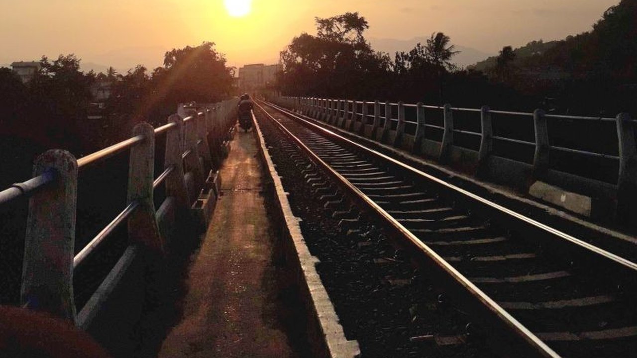 BPS Lampung mencatat jumlah penumpang kereta api Lampung di Stasiun Tanjung Karang meningkat 2,68 persen pada September 2025, menjadikannya moda transportasi favorit masyarakat.