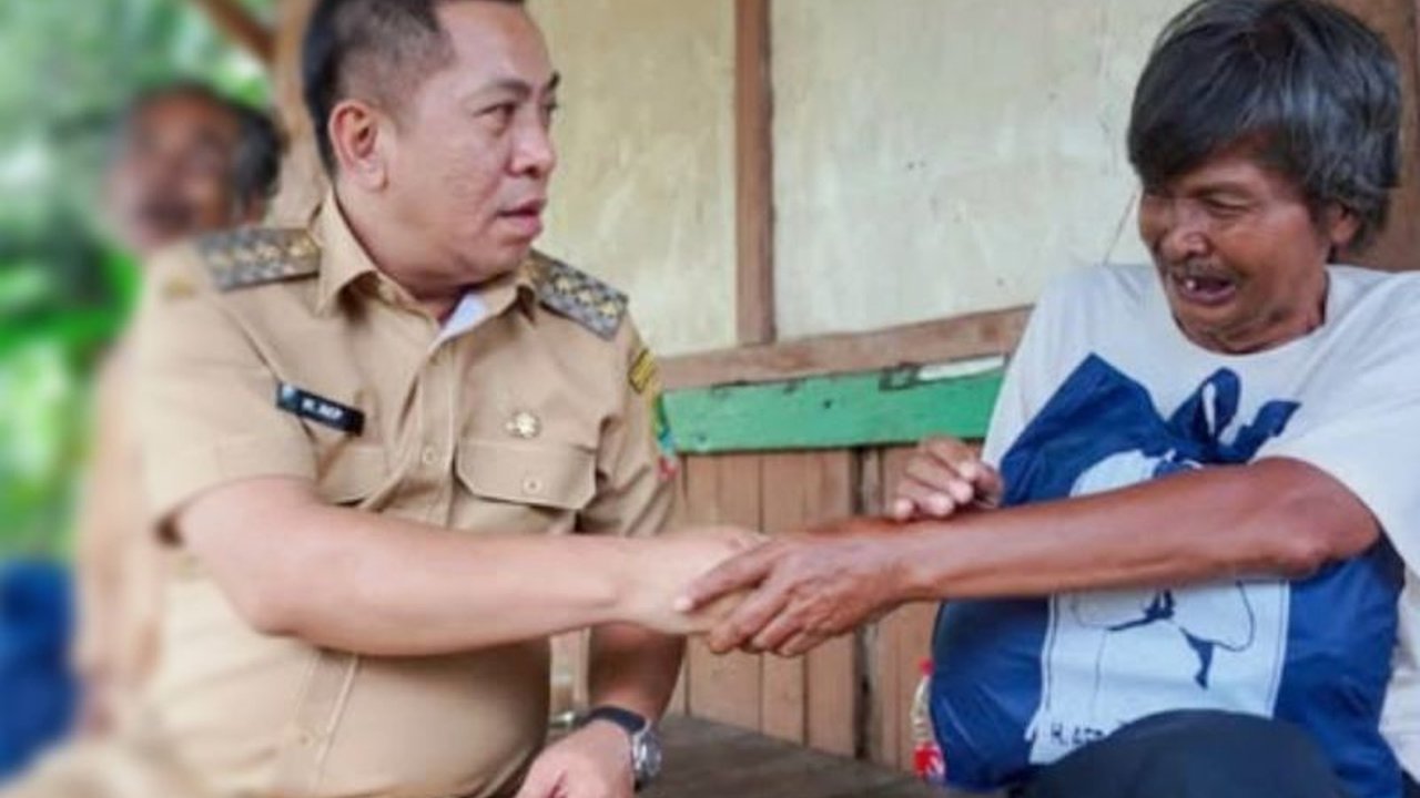 Bupati Karawang Aep Syaepuloh membantah keras isu kenaikan PBB Karawang hingga ratusan persen, menegaskan pemerintah daerah tidak akan menambah beban masyarakat di tengah kondisi ekonomi sulit.