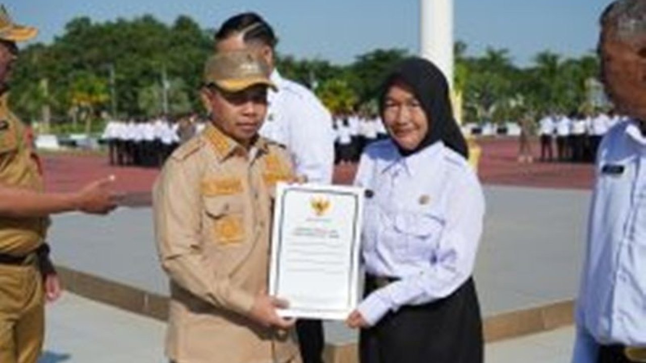 Pemerintah Kabupaten Tapin mengangkat 1.119 PPPK paruh waktu untuk memperkuat layanan publik. Berapa gaji yang diterima dan bagaimana masa kontrak mereka? Simak selengkapnya!