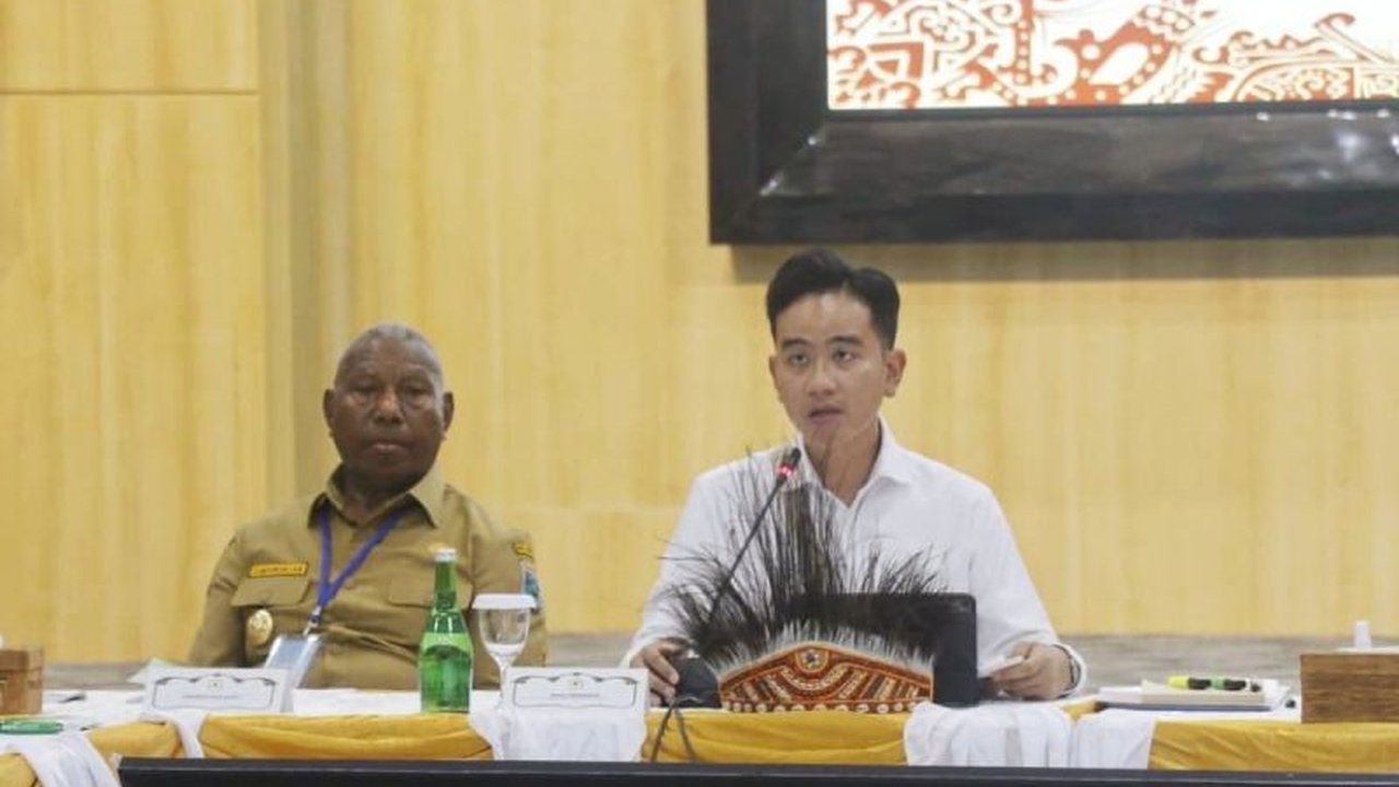 Pemerintah akan membangun 24 rumah sakit baru di Tanah Papua. Wapres Gibran Rakabuming Raka menegaskan Pembangunan Rumah Sakit Papua ini demi pemerataan layanan kesehatan dan kesejahteraan. Simak selengkapnya!