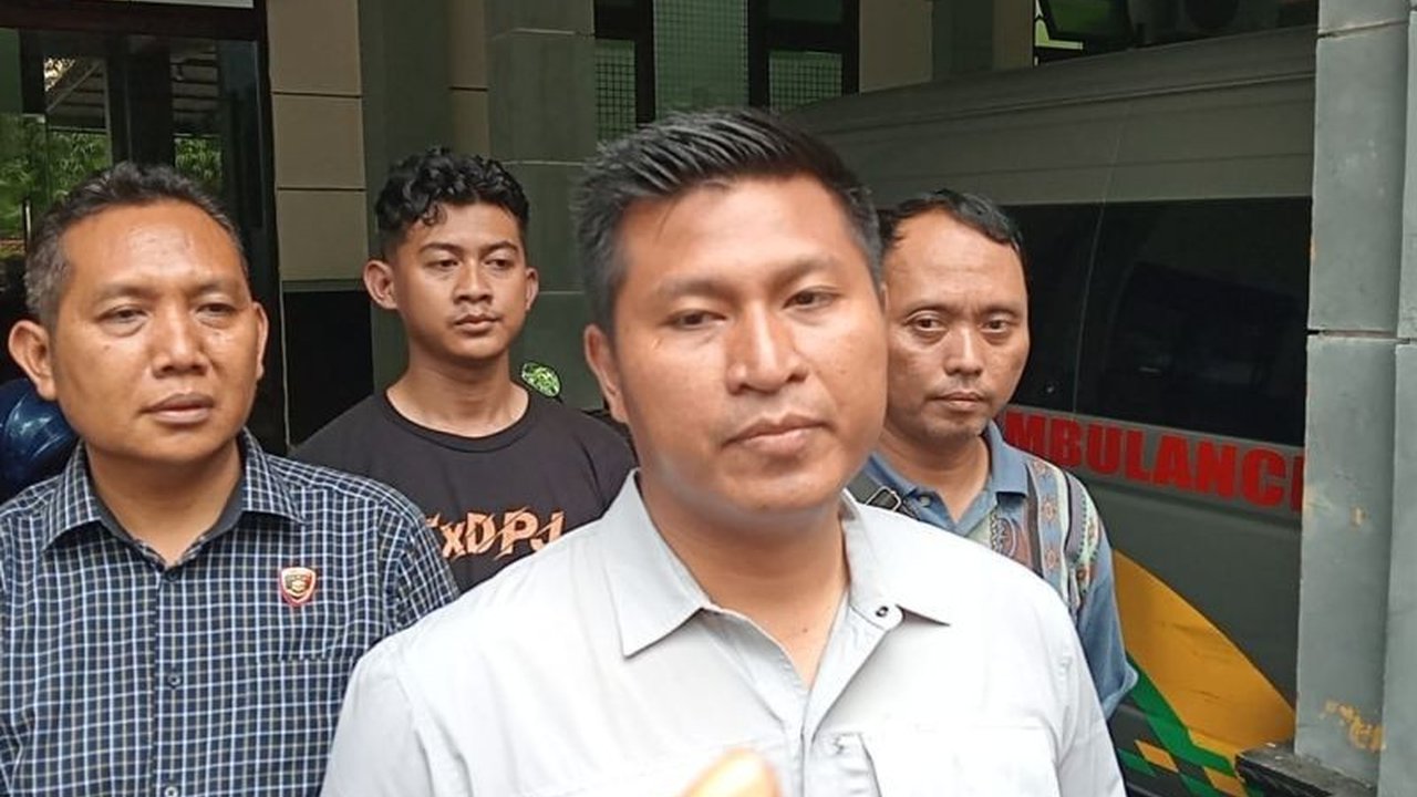 Seorang nenek di Jombang ditemukan tewas mengenaskan setelah diduga menjadi korban pencurian dengan kekerasan. Polisi kini mengusut tuntas kasus tragis yang menimpa nenek Jombang tewas ini.