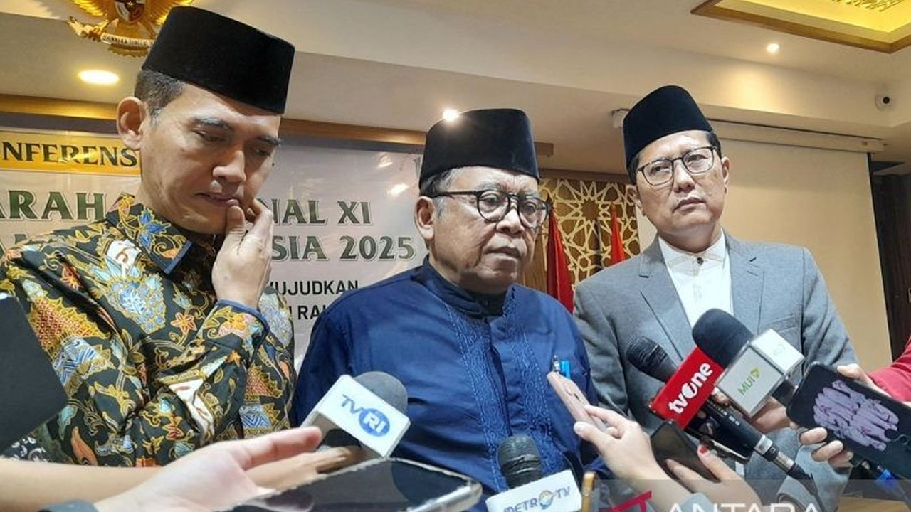 MUI Bahas AI, menegaskan agama tidak ada dalam algoritma dan peran ulama sebagai pewaris nabi sangat krusial dalam membimbing umat di era teknologi.