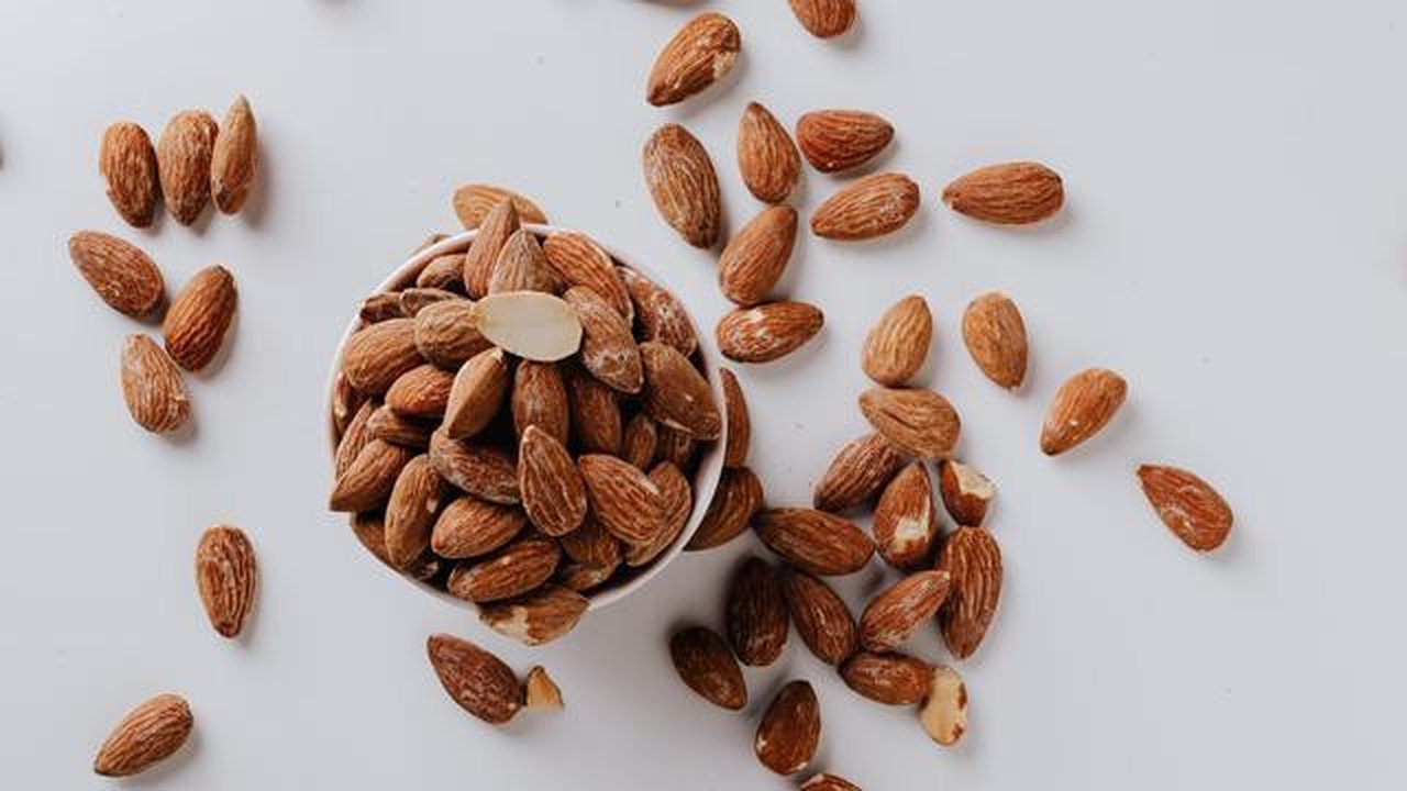 Ilustrasi Almond Credit: pexels.com/Karolina