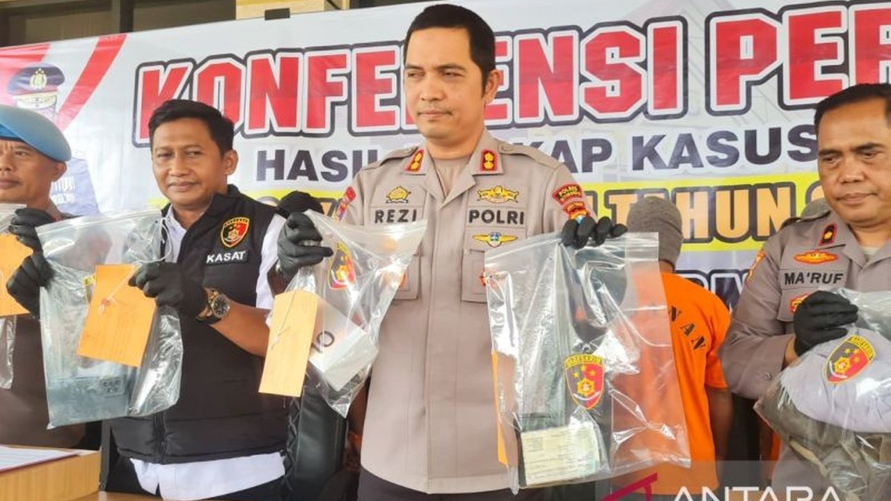 Polres Situbondo berhasil mengungkap enam kasus kriminal, termasuk curat dan curanmor, selama Operasi Sikat Situbondo. Simak detail pengungkapan kasus-kasus tersebut!