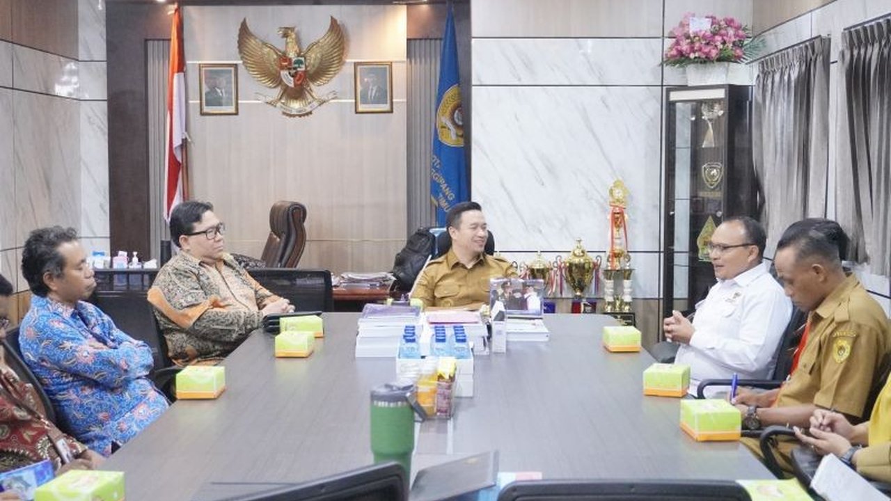 Pemkot Kupang dan Ombudsman RI memperkuat sinergi untuk meningkatkan kualitas layanan publik, mendapat apresiasi atas standar pelayanan yang progresif. Sinergi Ombudsman Pemkot Kupang ini penting.