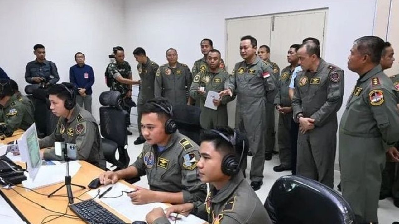 Kepala Staf Angkatan Udara (KSAU) Marsekal TNI M. Tonny Harjono meninjau Latihan MOT 2025 di Lanud Iswahjudi, Magetan, menegaskan pentingnya peningkatan profesionalisme dan kesiapan tempur prajurit.