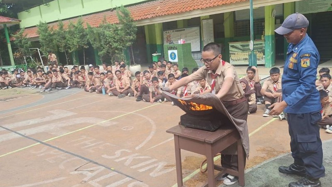 Suku Dinas Gulkarmat Jakarta Utara gencar melakukan edukasi kebakaran pelajar di SMPN 95, membekali ratusan siswa dengan pengetahuan dan praktik pencegahan dini. Simak selengkapnya!