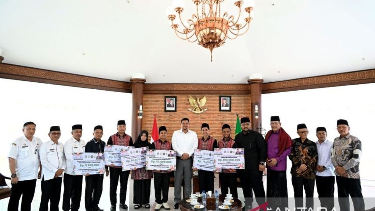 Gubernur Sumatera Utara Bobby Nasution menyerahkan bonus kepada kafilah Sumut atas prestasi STQH tingkat nasional di Kendari. Prestasi STQH Sumut ini menorehkan peringkat ketujuh nasional, menunjukkan peningkatan signifikan.