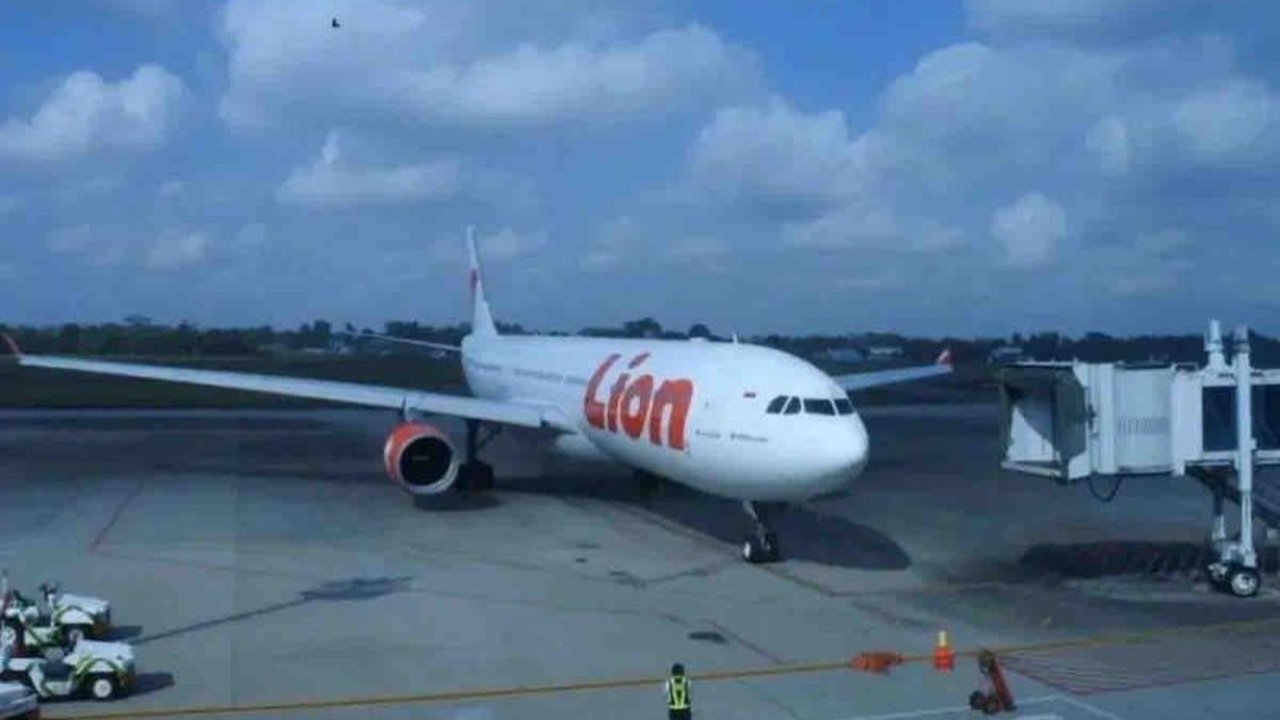 Presiden Direktur Lion Group Daniel Putut Kuncoro Adi menegaskan komitmen Transformasi Lion Group pada keselamatan, layanan, dan keberlanjutan. Langkah ini bertujuan meningkatkan kualitas industri penerbangan nasional.