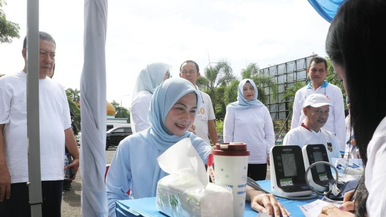Bupati Serang Ratu Rachmatuzakiyah mendorong ASN untuk rutin periksa kesehatan demi deteksi dini silent killer, penyakit mematikan tanpa gejala, agar tetap bugar dan optimal melayani masyarakat.