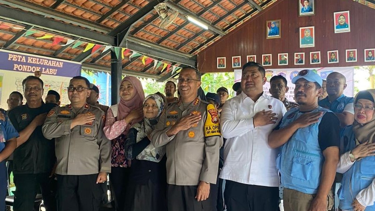 Polres Metro Jakarta Selatan secara aktif mendukung Kelurahan Pondok Labu menjadi Kampung Tangguh Antinarkoba, menunjukkan sinergi kuat antara polisi dan masyarakat dalam memerangi bahaya narkoba yang mengancam.