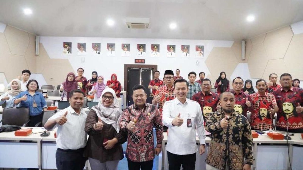 Kemenko PMK bersama BPK RI melakukan Evaluasi Program Nasional Gowa, fokus pada penanganan kemiskinan ekstrem dan Sekolah Rakyat. Bagaimana hasilnya?