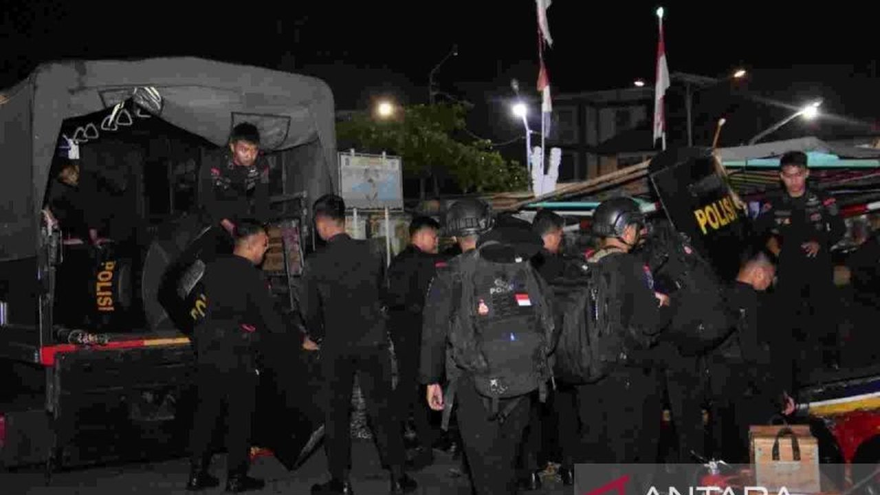 Polda Jatim mengirimkan pasukan Brimob ke Pulau Kangean untuk meredam konflik antara nelayan lokal dan PT Kangean Energi Indonesia. Situasi sempat memanas, bagaimana kelanjutan pengamanan ini?