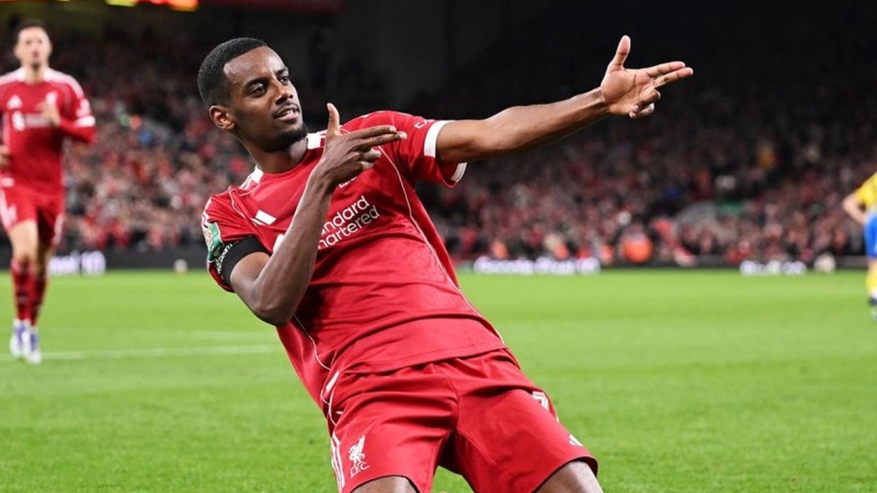 Kabar gembira bagi Liverpool! Penyerang andalan, Alexander Isak, telah kembali berlatih dan berpeluang besar tampil dalam laga krusial kontra Manchester City. Akankah ia jadi pembeda?