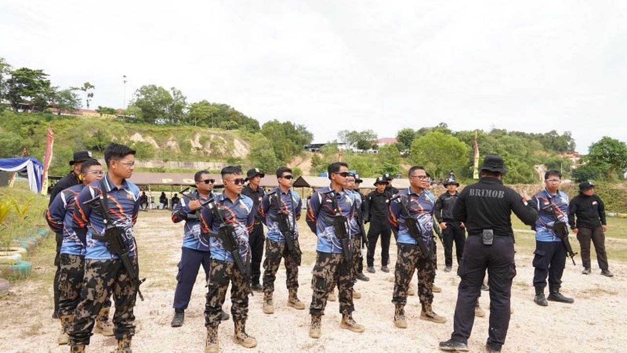 Kementerian Kelautan dan Perikanan (KKP) menggelar pelatihan senjata api bagi 160 awak kapal pengawas di Batam, demi meningkatkan profesionalisme dan keamanan dalam menjaga sumber daya laut.