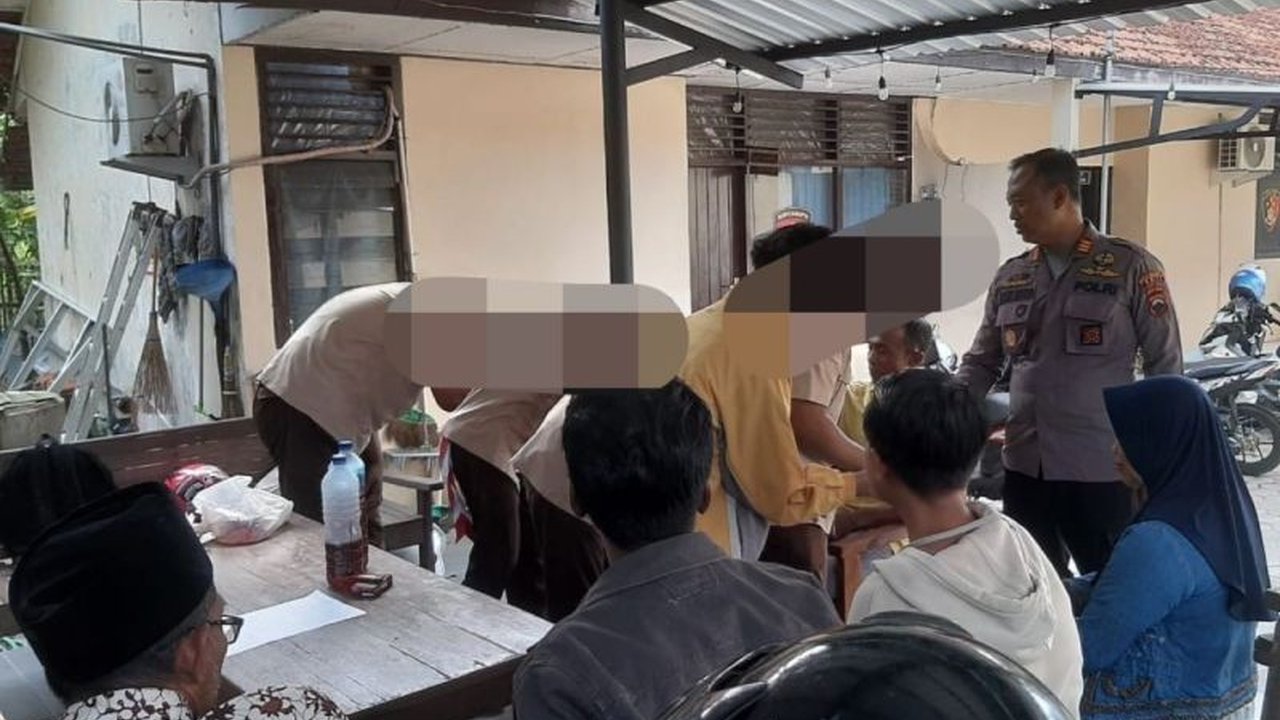 Polresta Pati melalui Polsek Margorejo gencar melakukan Razia Miras Pelajar Pati yang bolos sekolah, menemukan sekelompok siswa SMK mengonsumsi miras oplosan sebagai upaya mencegah kenakalan remaja.