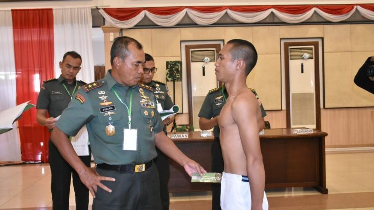 Sebanyak 238 calon bintara prajurit karier (Caba PK) TNI AD Gelombang II TA 2025 mengikuti sidang Subpanpus di Makodam XIII/Merdeka, sebuah proses krusial untuk menentukan kualitas prajurit di masa depan.