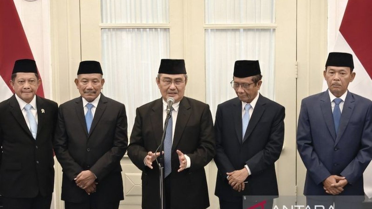 Presiden Prabowo Subianto mendesak Komisi Percepatan Reformasi Polri menyerahkan laporan awal dalam tiga bulan, menunjukkan komitmen kuat terhadap Reformasi Polri demi menjawab harapan masyarakat.