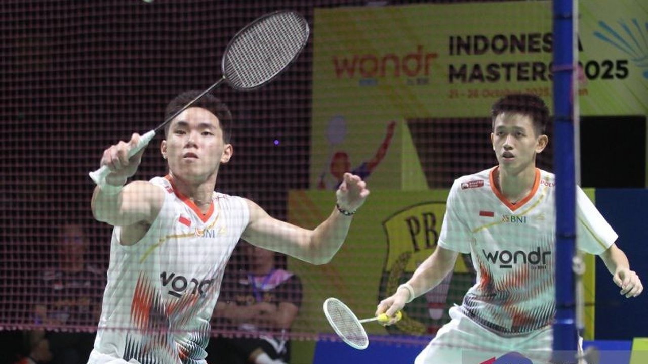 Pasangan ganda putra Indonesia, Raymond Indra/Nikolaus Joaquin, berhasil melangkah ke semifinal Korea Masters 2025 usai menumbangkan wakil tuan rumah. Kemenangan ini membuka peluang mereka meraih gelar.