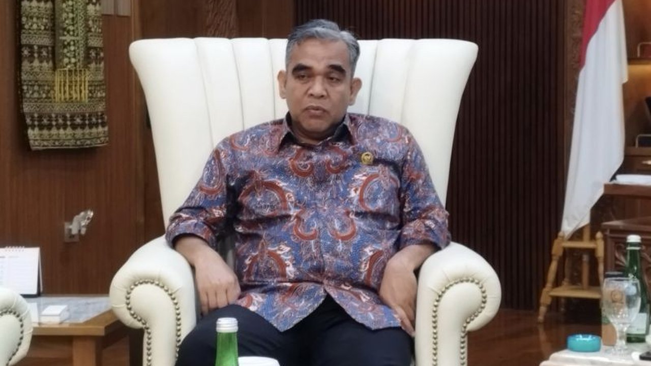 Ketua MPR RI Ahmad Muzani mendukung usulan pemberian Gelar Pahlawan Nasional kepada Presiden terdahulu, menilai langkah ini penting untuk menjaga persatuan dan menghargai jasa para pemimpin bangsa.