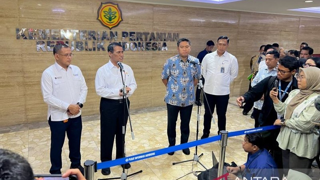 Menteri Pertanian Andi Amran Sulaiman menegaskan investasi hilirisasi pertanian senilai Rp371 triliun akan mendorong industrialisasi sektor pangan dan berpotensi menyerap hingga 8 juta tenaga kerja nasional.
