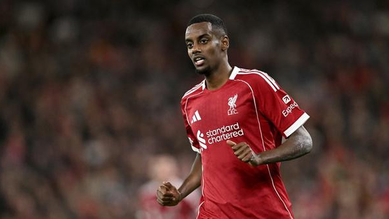 Alexander Isak menjalani debut sebagai pemain Liverpool dalam duel versus Atletico Madrid pada fase liga Liga Champions 2025/2026 di Anfield, Kamis (18/9/2025) dini hari WIB. (AFP/Oli Scraff)