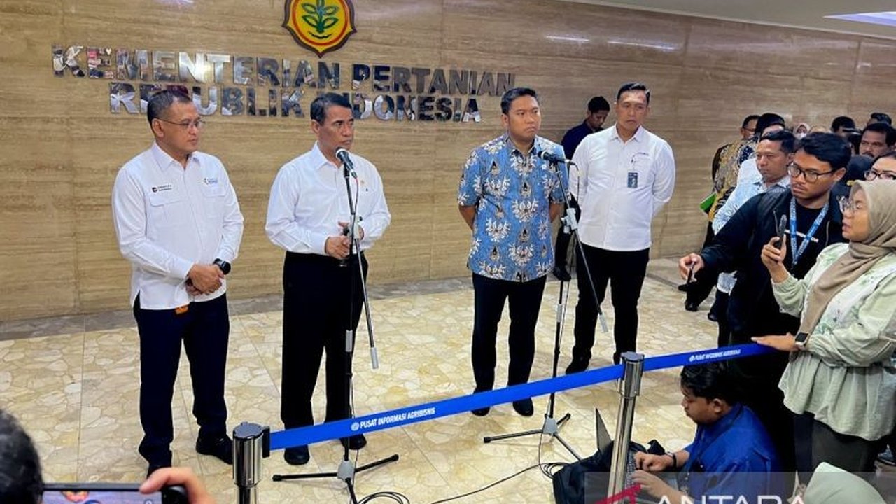 Menteri Pertanian Amran Sulaiman genjot strategi hilirisasi kelapa untuk dongkrak nilai ekspor hingga Rp2.400 triliun, sekaligus tingkatkan kesejahteraan petani.