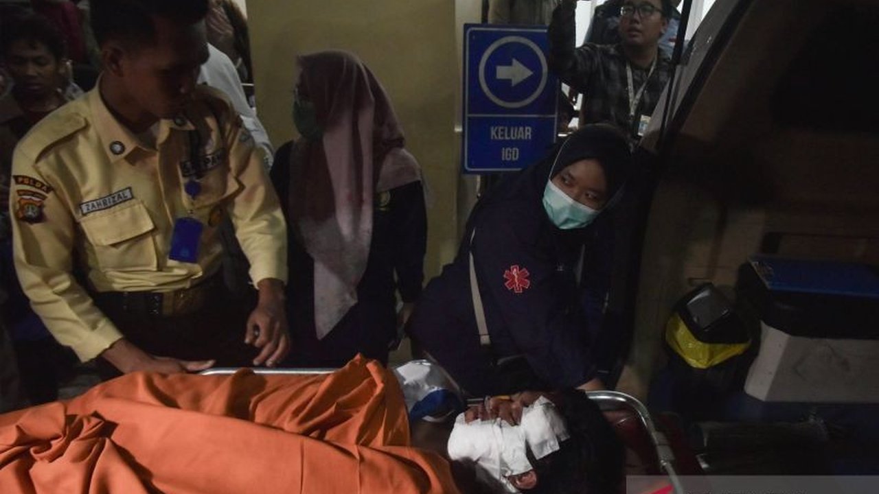 Komisi Perlindungan Anak Indonesia (KPAI) menyoroti kondisi terkini siswa korban ledakan di SMAN 72 Jakarta, di mana belasan di antaranya masih dirawat dan tujuh memerlukan tindakan operasi.