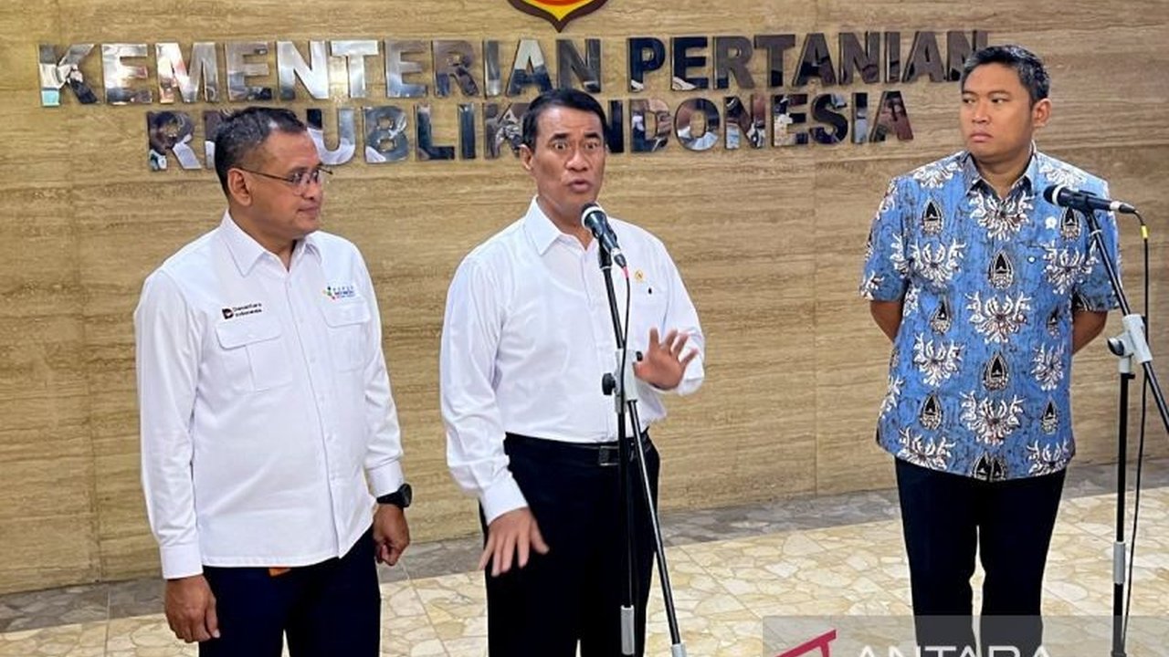 Menteri Pertanian Amran Sulaiman mengumumkan pembangunan Peternakan Ayam Terintegrasi senilai Rp20 triliun mulai 2026 untuk mendukung program Makan Bergizi Gratis dan ketahanan pangan nasional.