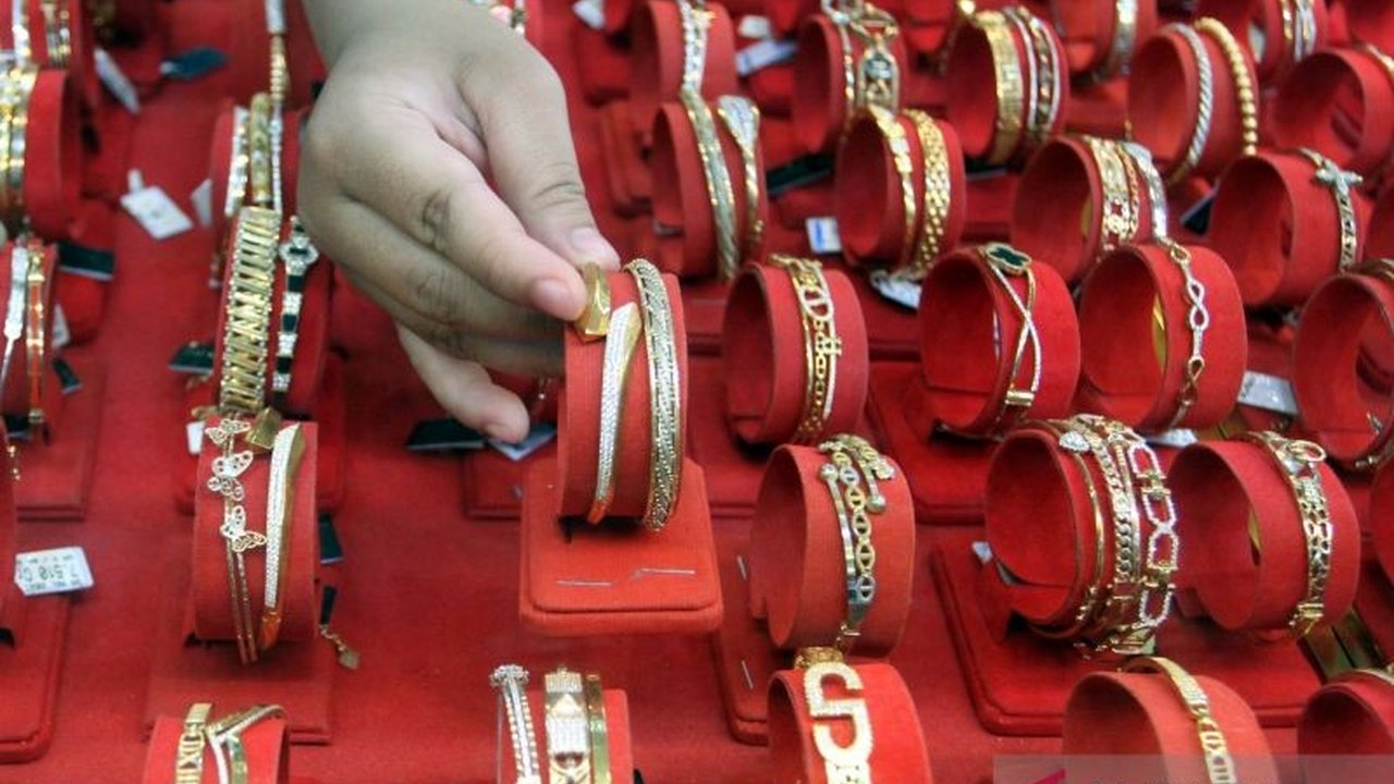 Investor perlu tahu! Harga Emas Pegadaian dari UBS dan Galeri24 melanjutkan tren kenaikan dua hari berturut-turut. Simak rincian harga terbaru di sini.