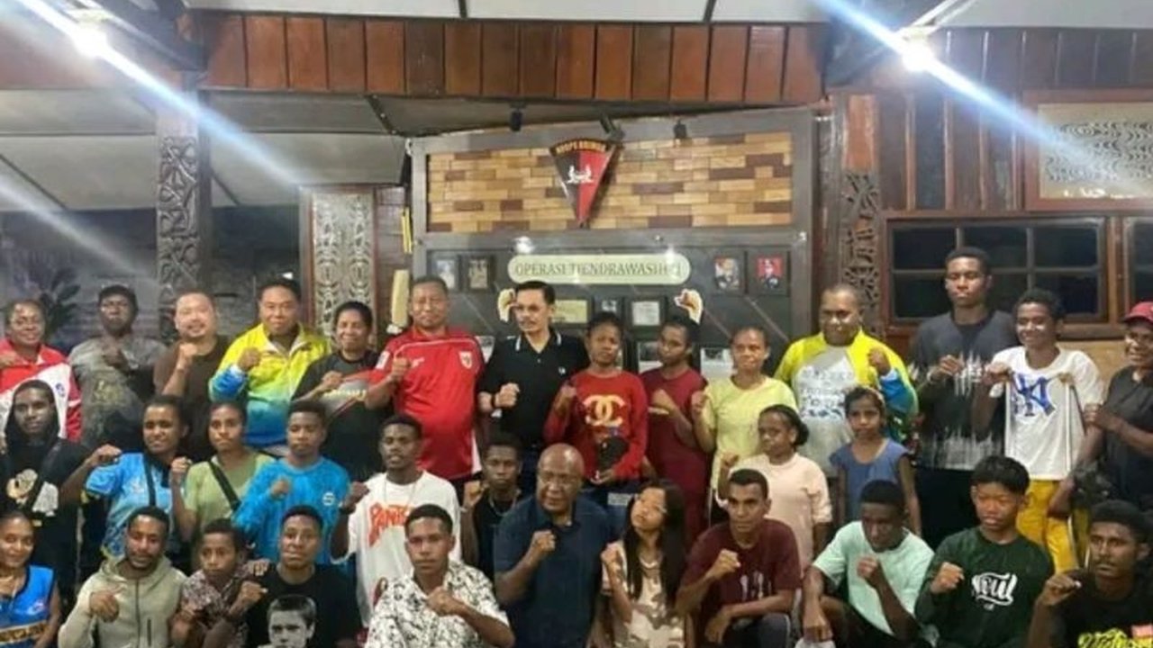 Komite Paralimpik Nasional (NPC) Kabupaten Jayapura mengungkapkan kebanggaan atas prestasi Frans Marcelino Doyapo yang sukses meraih medali emas di Peparnas XI Jakarta, membuktikan pembinaan atlet disabilitas terus berkembang.
