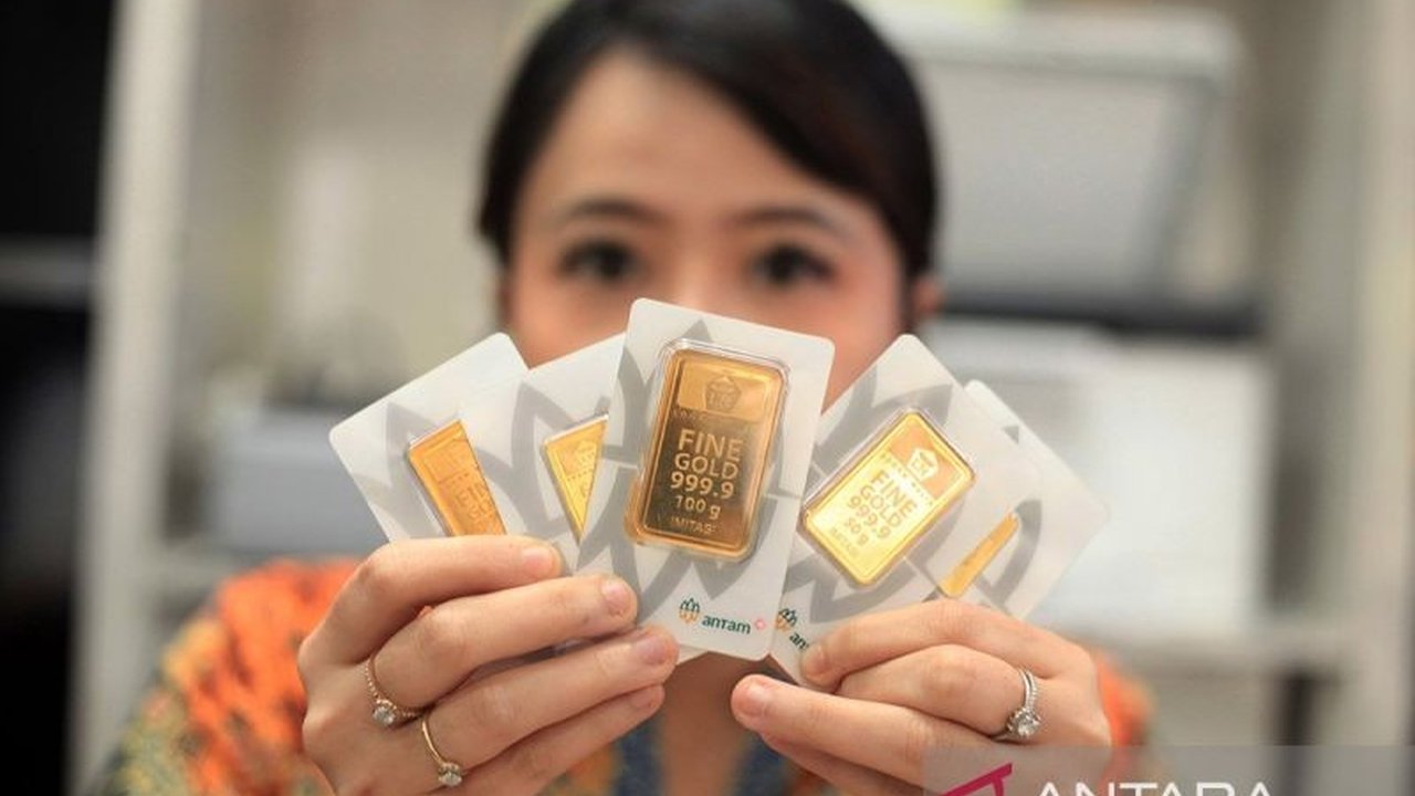 Harga Emas Pegadaian, baik produk UBS maupun Galeri24, hari ini kompak turun tipis. Simak rincian harga terbaru dan mengapa emas Antam belum tersedia.