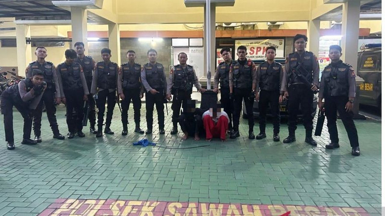 Tim Patroli Perintis Presisi Polres Metro Jakarta Pusat berhasil mengamankan dua remaja yang diduga terlibat tawuran di Jakpus, membawa senjata tajam jenis celurit. Simak detail penangkapan dan ancaman hukumnya.