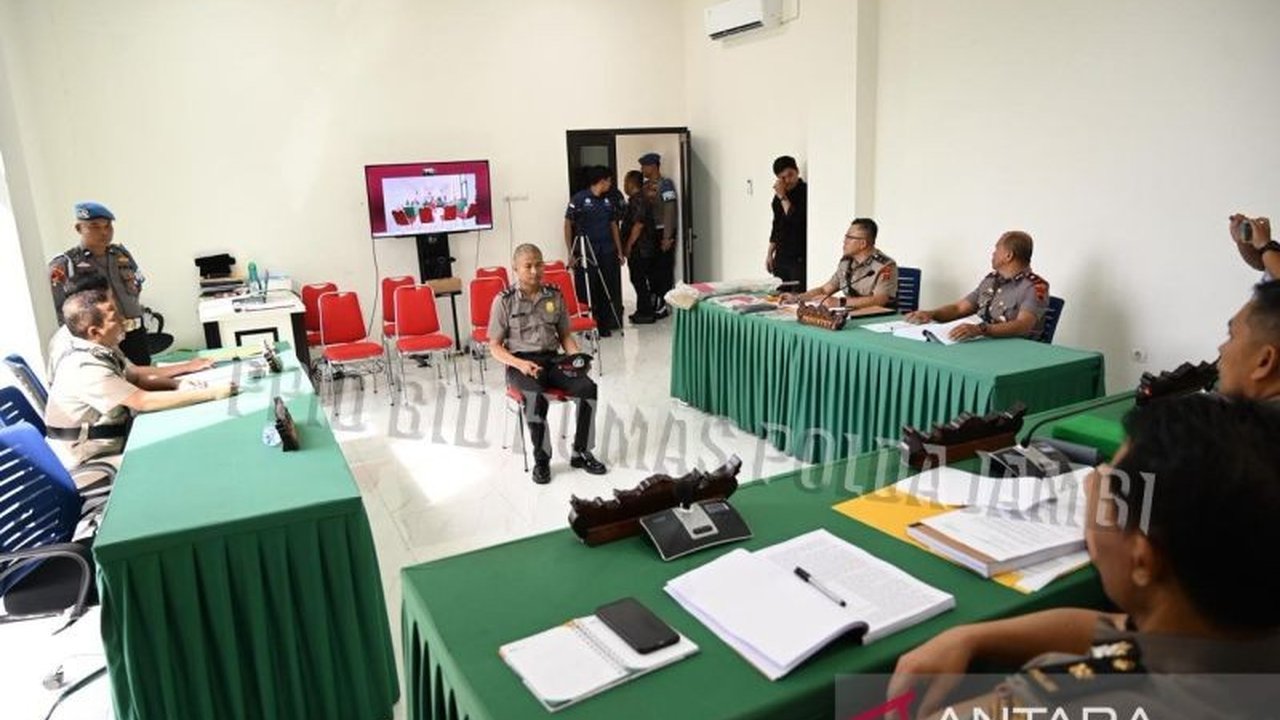 Bripda Waldi Aldiyat, anggota Polres Tebo, resmi diberhentikan tidak dengan hormat (PTDH) usai terlibat kasus pembunuhan di Bungo, Jambi. Keputusan Bripda Waldi PTDH ini menegaskan komitmen Polri menjaga integritas.