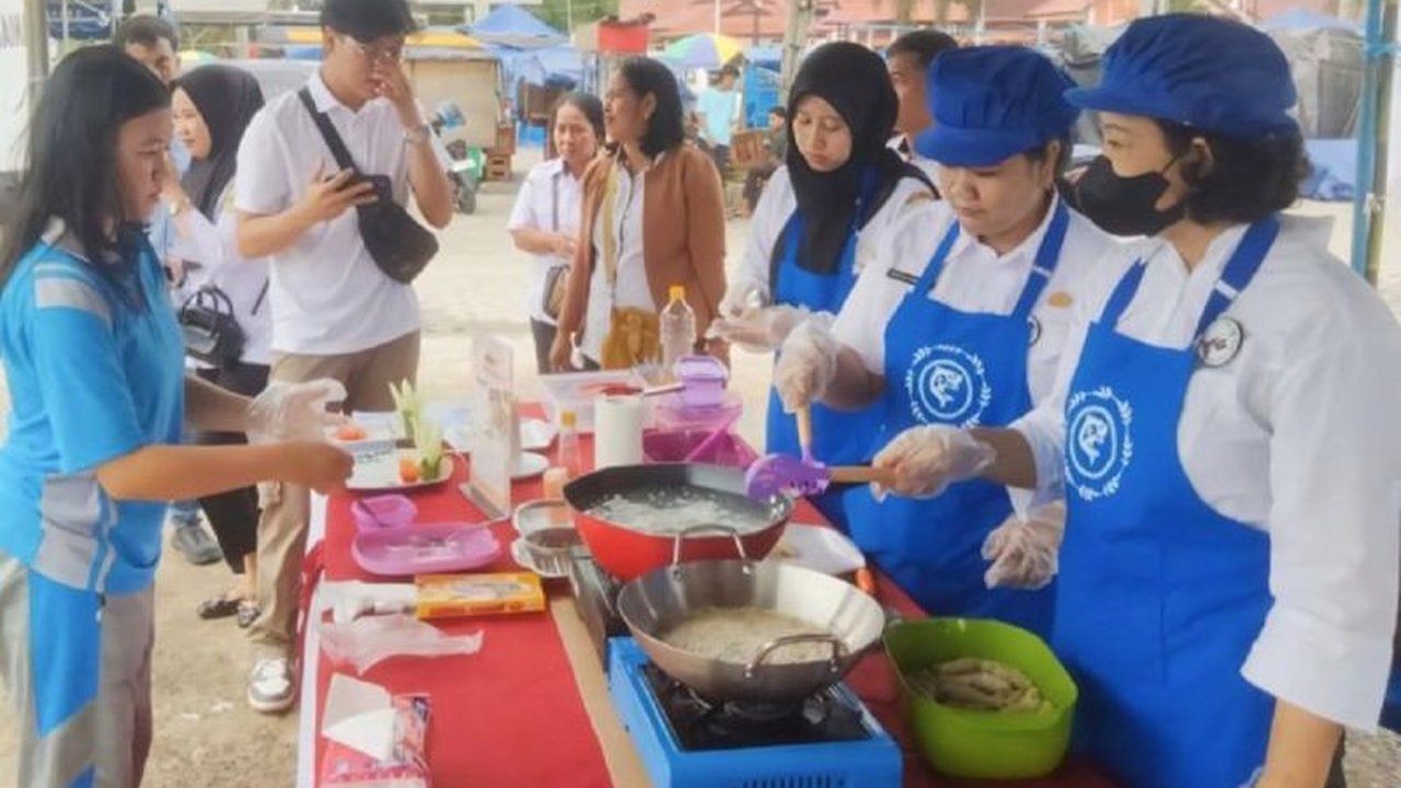 Pemerintah Kabupaten Gunung Mas melalui DPKP gencar ajarkan diversifikasi olahan ikan kepada masyarakat untuk meningkatkan nilai ekonomis dan kemandirian, menarik untuk disimak.