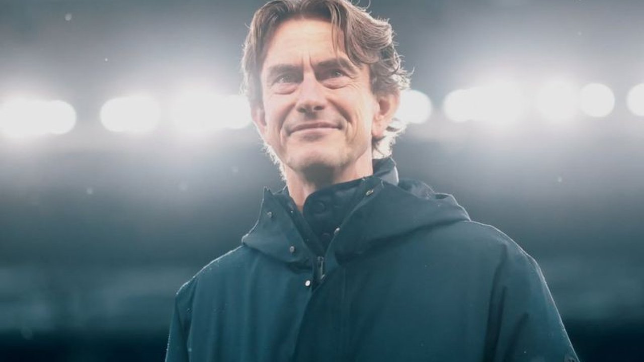 Pelatih Tottenham Hotspur, Thomas Frank, secara terbuka mengungkapkan kekagumannya terhadap Ruben Amorim, pelatih Manchester United, jelang laga Spurs vs MU. Frank menyoroti ketangguhan Amorim dalam melewati berbagai rintangan.