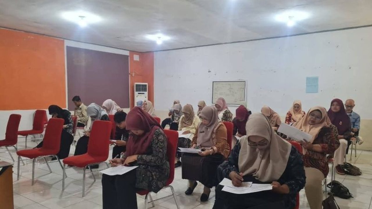 Pemerintah Kota Padang memulai seleksi Arsiparis Teladan Padang untuk melestarikan informasi dan sejarah daerah, memastikan warisan berharga ini tetap terjaga bagi generasi mendatang.