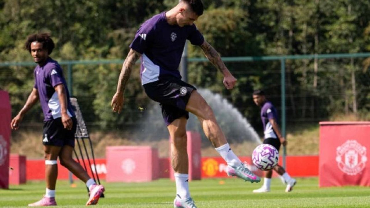 Pelatih Manchester United, Ruben Amorim, optimistis Benjamin Sesko akan mengatasi tekanan performa di klub. Ia menegaskan dukungan penuh tim untuk penyerang muda tersebut.