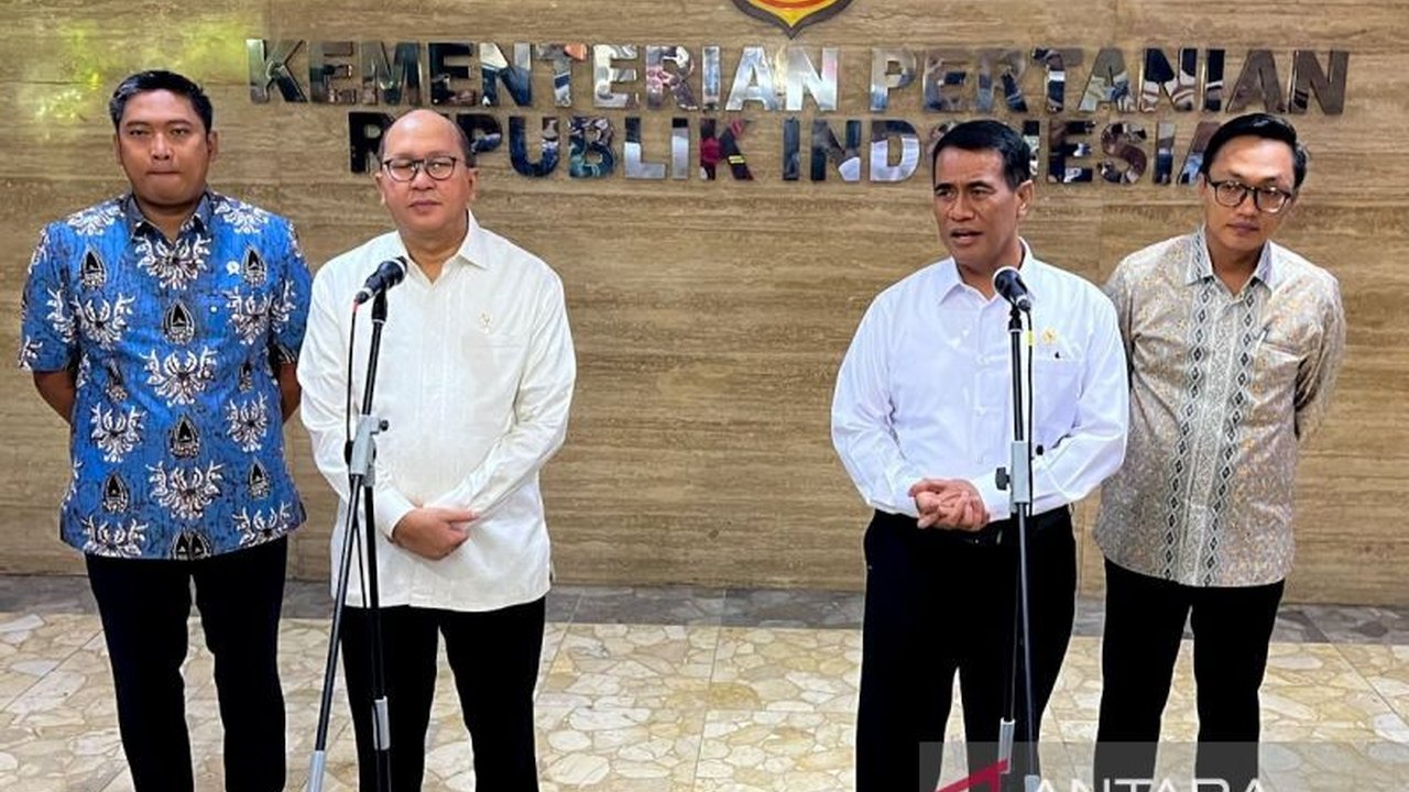 Kementerian Pertanian menargetkan Indonesia mencapai swasembada gula putih pada 2026, berambisi mengembalikan kejayaan sebagai eksportir gula terbesar kedua dunia. Mampukah target ambisius ini terwujud?