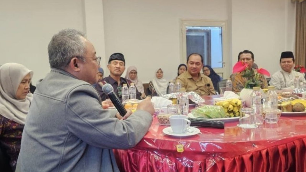 Mendikdasmen Abdul Mu'ti menyoroti pentingnya peran guru cegah terorisme digital pada siswa, menekankan kemampuan konseling dan pembentukan karakter positif untuk melindungi generasi muda.